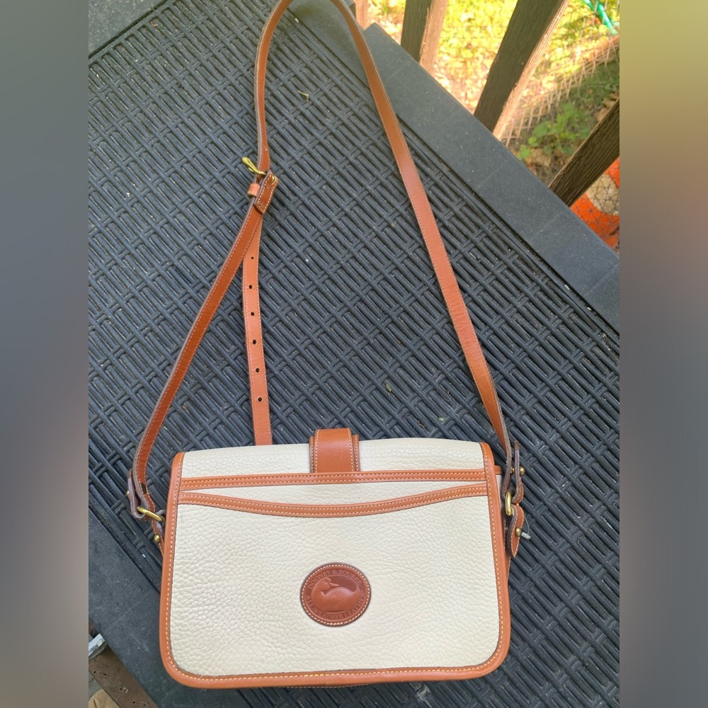 Dooney & Bourke crossbody tan bag
